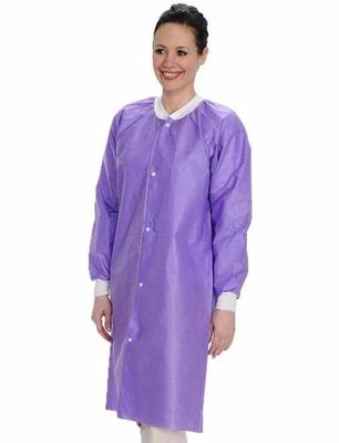 Chaqueta de laboratorio médico SMS para adultos de longitud de rodilla desechable con cuello de manguito de punto y 3 bolsillos