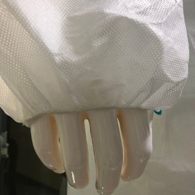 400 abrigo de laboratorio Tyvek blanco con micro poros sin bolsillos muñecas elásticas y frente de snap