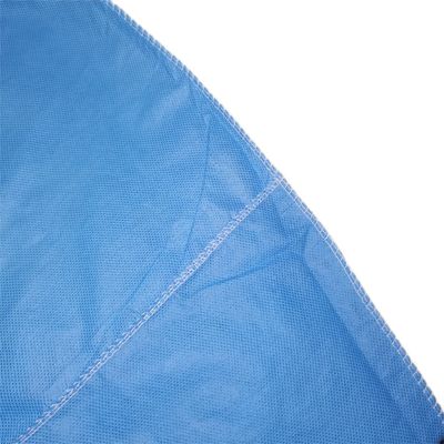 SMS Vestido aislante azul desechable de tejido no tejido con material blando tamaño M/L/XL