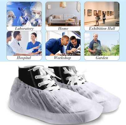 Capa de bota desechable CPE resistente al agua y antideslizante para la protección de la sala limpia en la clínica